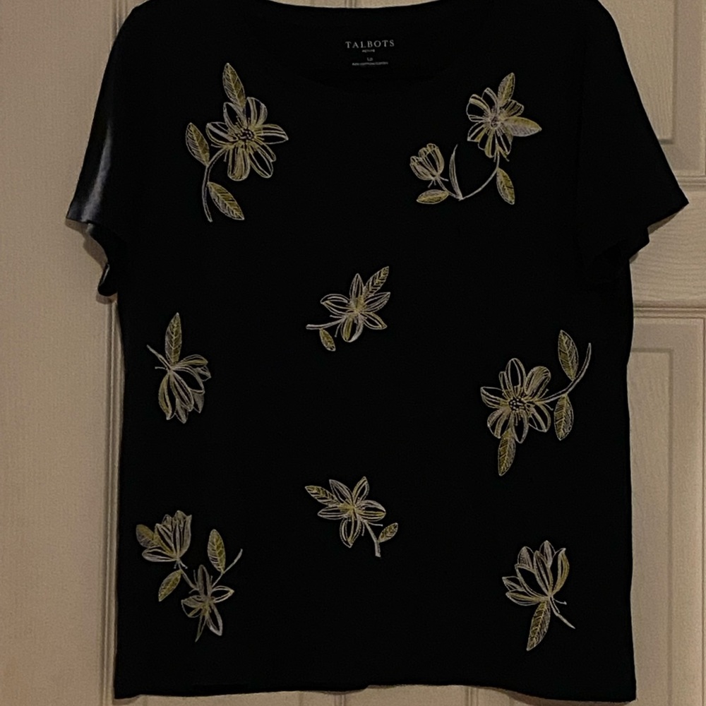 Talbots Women’s Large Petite Black T-Shirt with yellow and white flowers